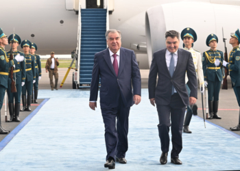 Начало рабочего визита Эмомали Рахмона в Республику Казахстан