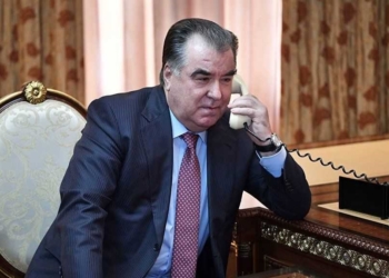 Эмомали Рахмон провёл телефонный разговор с председателями ряда городов и районов страны