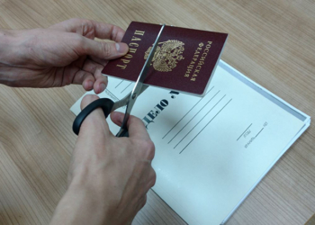 Госдума РФ приняла закон о лишении гражданства не вставших на воинский учет