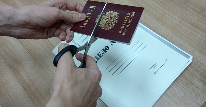 Госдума РФ приняла закон о лишении гражданства не вставших на воинский учет