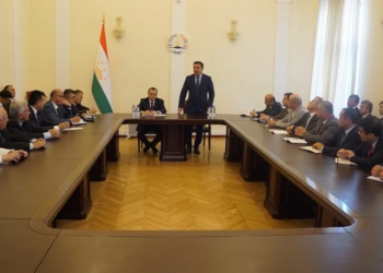 Абдурахмон Аламшозода встретился с сотрудниками Посольства и представителями министерств и ведомств Таджикистана в России