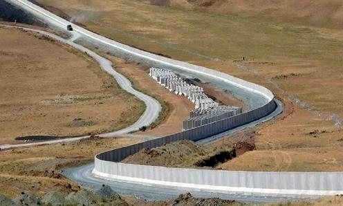 Власти Ирана на границе с Афганистаном построили 10-километровую стену