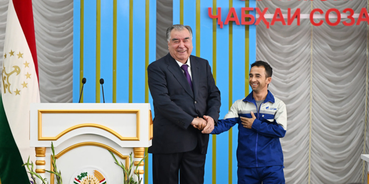 Эмомали Рахмон ознакомился с ходом строительства ГЭС «Рогун» и поставил задачи по улучшению работы