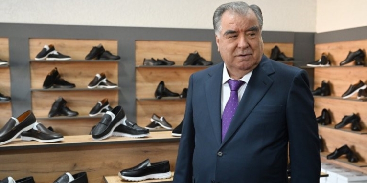 В Канибадаме открыли цех по производству обуви