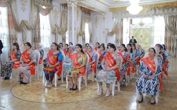 В Худжанде 40 женщин-ремесленниц получили гранты на сумму 165 тысяч сомони
