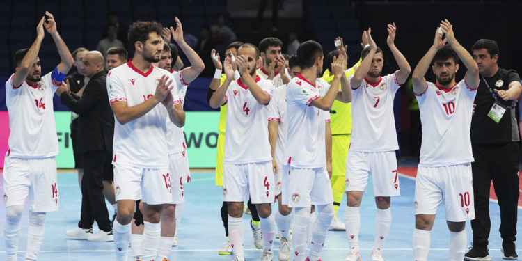 Сборная Таджикистана по футзалу уступила Португалии, но сохраняет шансы на выход из группы