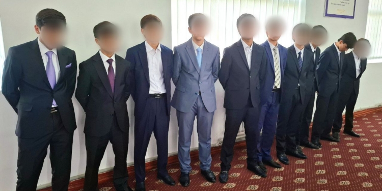 В Душанбе 1 сентября задержали школьников за нарушение закона