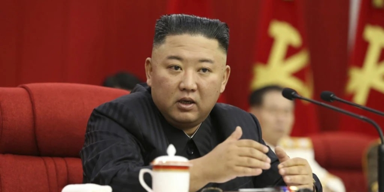 Ким Чен Ын поручил нарастить в разы производство ядерного оружия