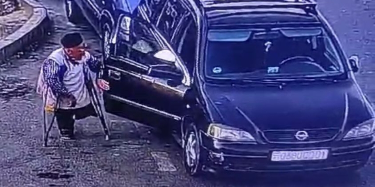В Турсунзаде задержан человек, использующий инвалида для попрошайничества