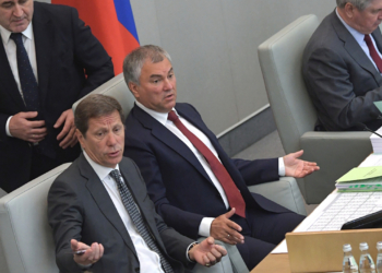 Володин анонсировал законопроект о запрете мигрантам привозить семьи в Россию