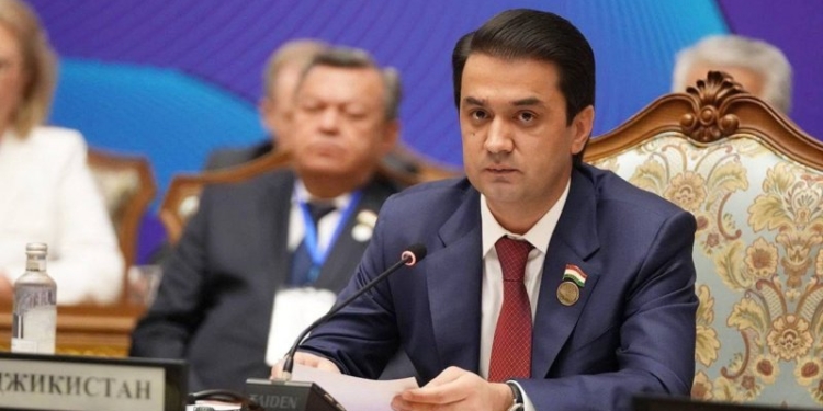 Рустами Эмомали назвал принятие Конституции Таджикистана ценнейшим достижением государства