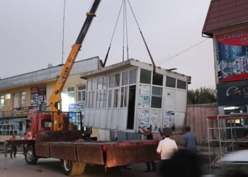 В Бохтаре убрали 10 незаконных торговых точек: полиция борется с беспорядками у рынков