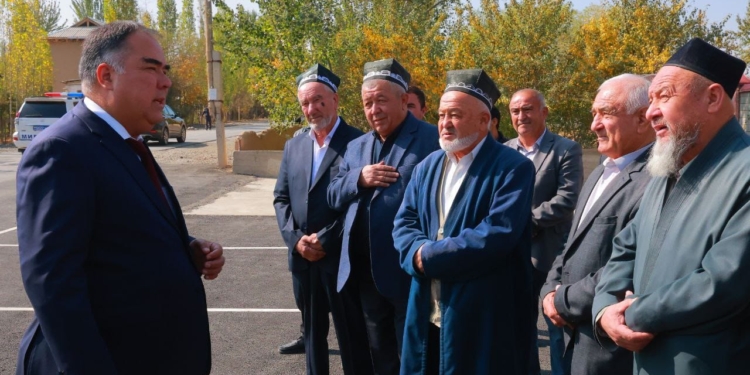 Жители Шахристанского района вместо поездки в Хадж благоустраивают села