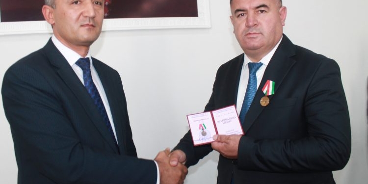 Глава Аштского района награждён медалью Минтранса за асфальтирование более 170 км дорог