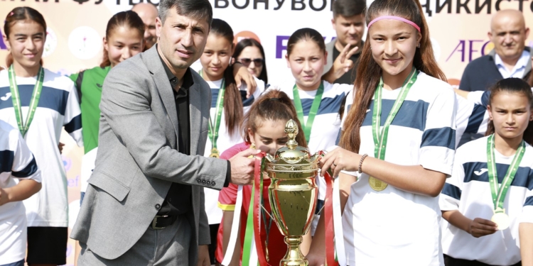 Футбол: команда «Бешкент» выиграла чемпионат Таджикистана среди девушек до 17 лет