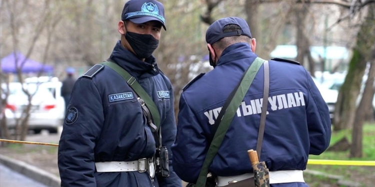 Нацгвардия Казахстана патрулирует Талгар после резонансного убийства 16-летнего парня