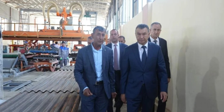В Шахритусе открыли новый завод по производству шиферных листов и асбестовых труб