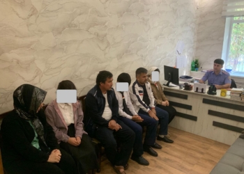 В Душанбе трое школьников задержаны за употребление электронного кальяна в школе