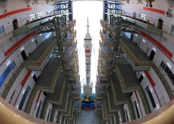 Китай успешно запустил пилотируемый космический корабль «Шэньчжоу-19» для выполнения шестимесячной миссии