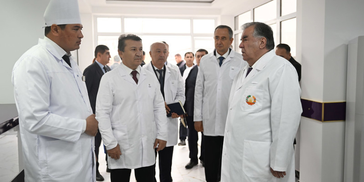 Эмомали Рахмон в Кушониёне сдал в эксплуатацию Центр диагностики и лечения «Авиценна»