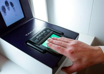 В России с 1 декабря начинается эксперимент по сбору биометрии у иностранцев при въезде в страну