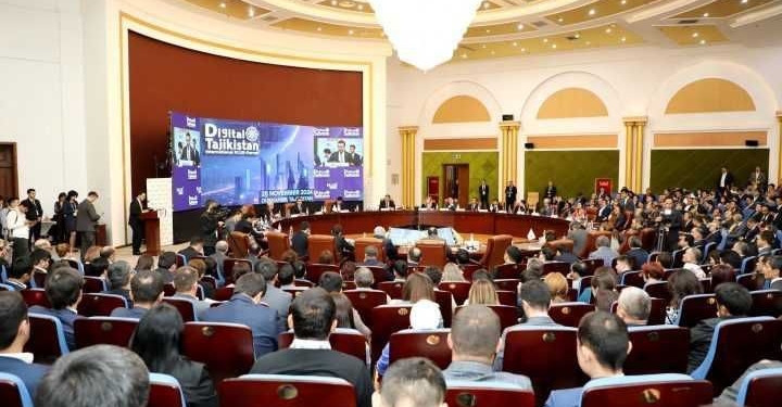 Количество владельцев банковских карт в Таджикистане достигло 8,2 миллиона