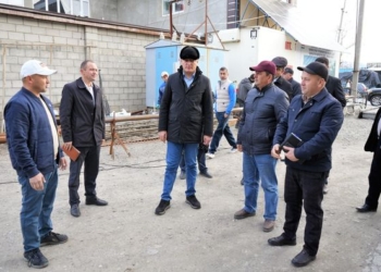 В Пенджикенте бурят скважину для улучшения водоснабжения села Ёри