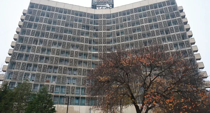 В Бустоне реконструируют гостиницу «Худжанд»