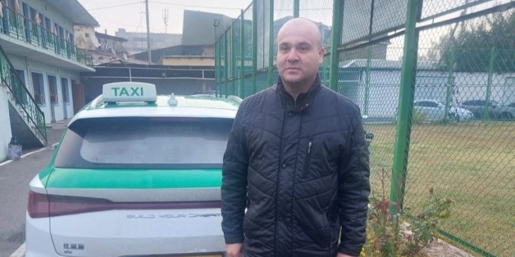 В Душанбе задержан водитель за отказ впустить детей в автобус