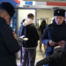 В Челябинске пассажирам международного рейса вручили повестки в военкомат
