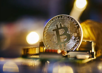 Курс биткойна впервые в истории превысил $100 тысяч