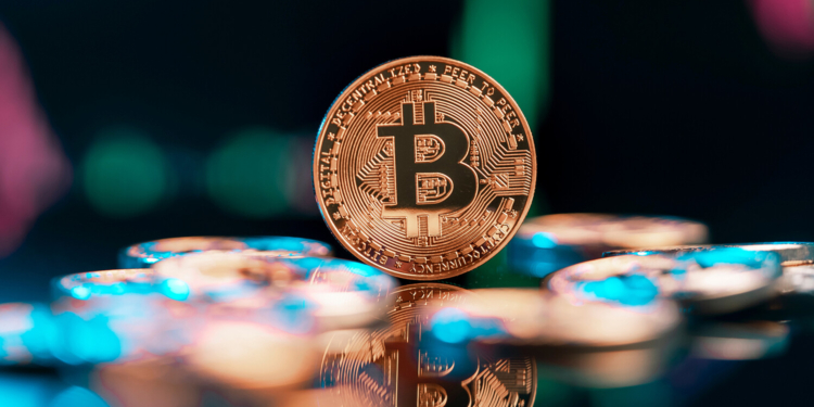 Курс биткоина превысил $105 тысяч на фоне ожиданий политики Трампа
