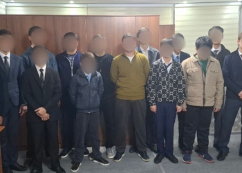 В Душанбе школьники устроили конфликт на улице