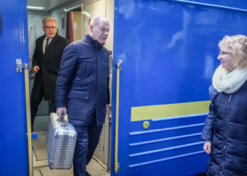 Канцлер ФРГ Шольц прибыл с визитом в Киев