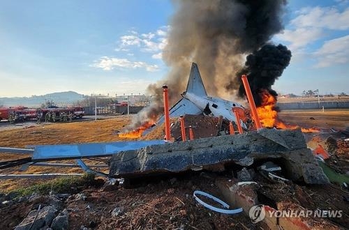 Пассажирский самолет потерпел крушение в Южной Корее, погибли 28 человек