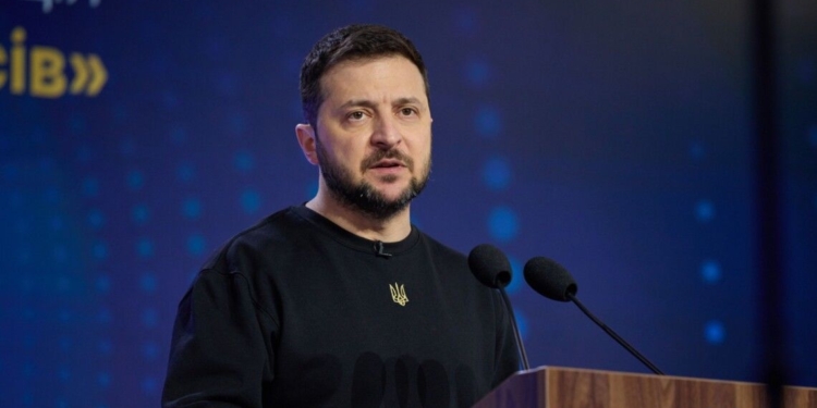 Зеленский раскритиковал слова Путина о «дуэли» с «Орешником»