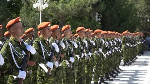 В КЧС Таджикистана состоялось награждение молодых офицеров службы