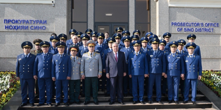 Эмомали Рахмон открыл новое здание прокуратуры района Сино