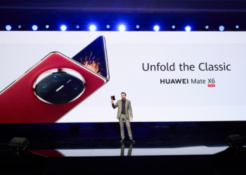 Компания Huawei представила новый складной смартфон и другие флагманские устройства на презентации в Дубае