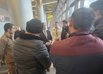 Консульская служба Таджикистана провела встречи с гражданами в московских аэропортах