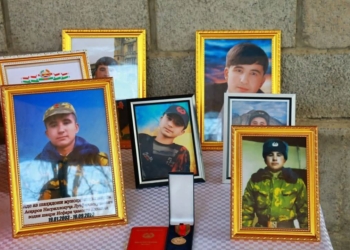 В Исфаре почтили память погибших военнослужащих