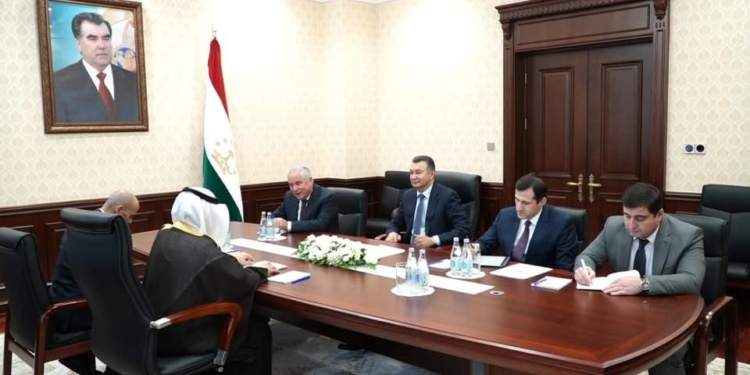 Кохир Расулзода обсудил сотрудничество с Кувейтским фондом развития
