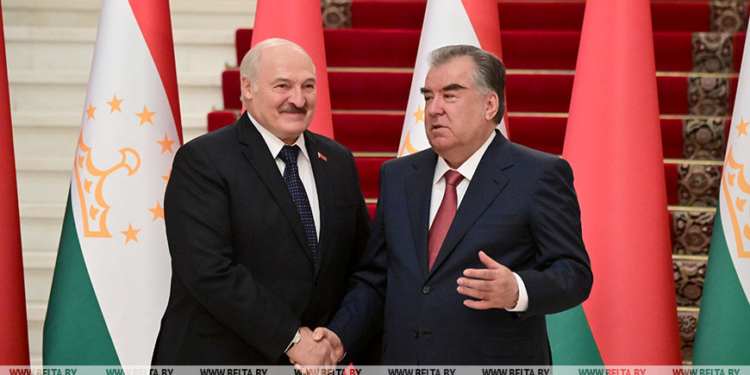 Эмомали Рахмон поздравил Александра Лукашенко с победой на выборах