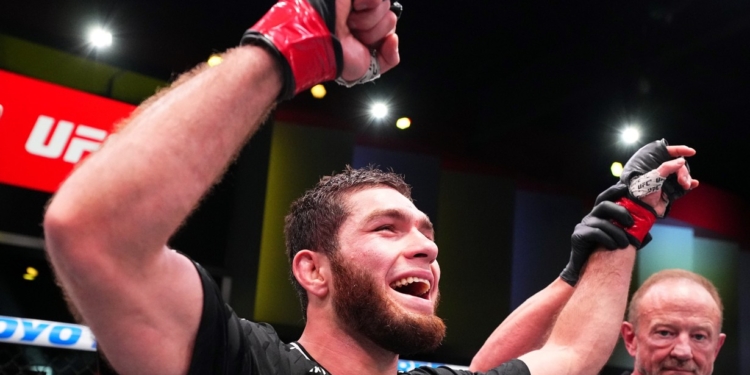 Нурулло Алиев одержал победу на турнире UFC в Лас-Вегасе