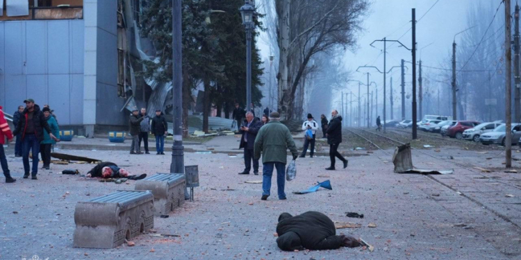В результате российского обстрела Запорожья погибли 13 человек и 18 пострадали