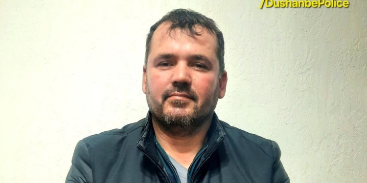 В Душанбе задержан мошенник, выдававший себя за милицейского