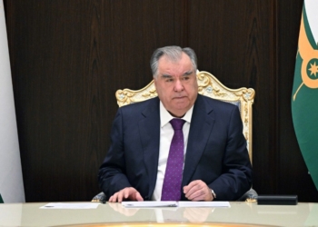 Эмомали Рахмон освободил ряд судей и глав районов от должностей