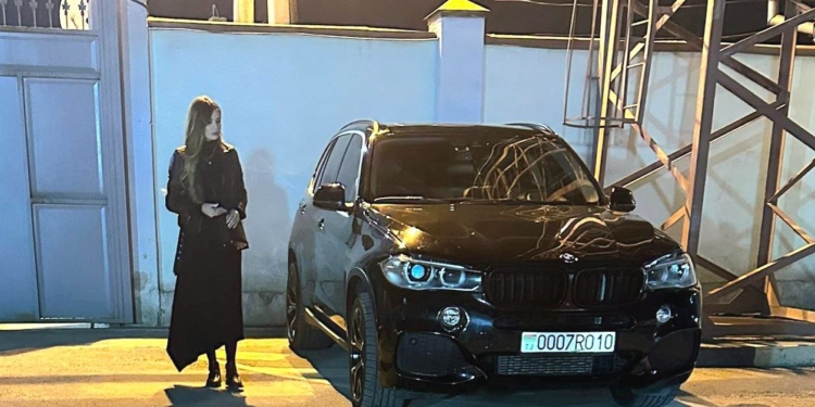 Жительница Душанбе задержана за управление автомобилем с незаконной тонировкой стекол