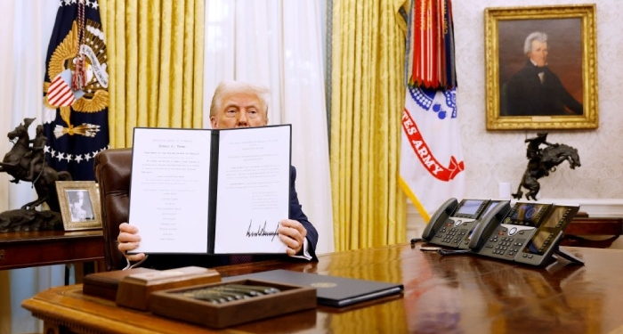 Дональд Трамп запретил в США операции по смене пола у детей