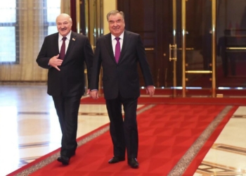 Эмомали Рахмон и Александр Лукашенко провели телефонные переговоры